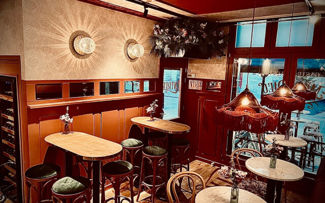 Dickens & Bouwens B.V. - Mon Dieu